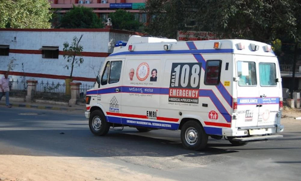 Βίασαν σε ασθενοφόρο νεαρή με κορονοϊό ενώ την πήγαιναν στο νοσοκομείο